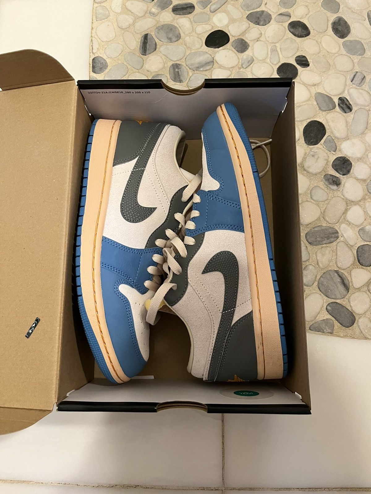 Nike Jordan 1 low SE Tokyo 96 Size US 8 / EU 41 - 5 Thumbnail