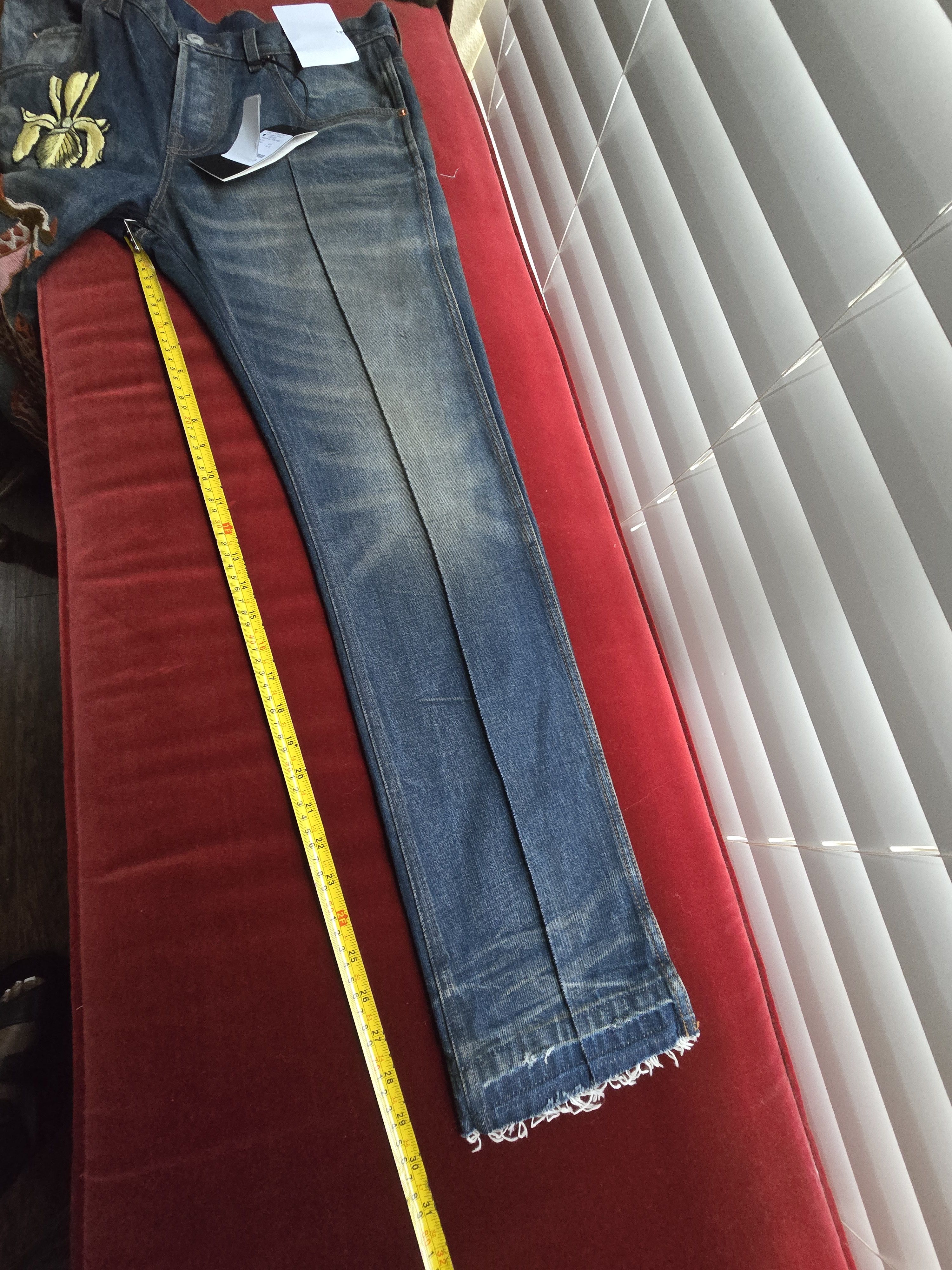 Gucci Gucci Embroidered Dragon Blue Jeans Size 32 NWT Size US 32 / EU 48 - 12 Thumbnail