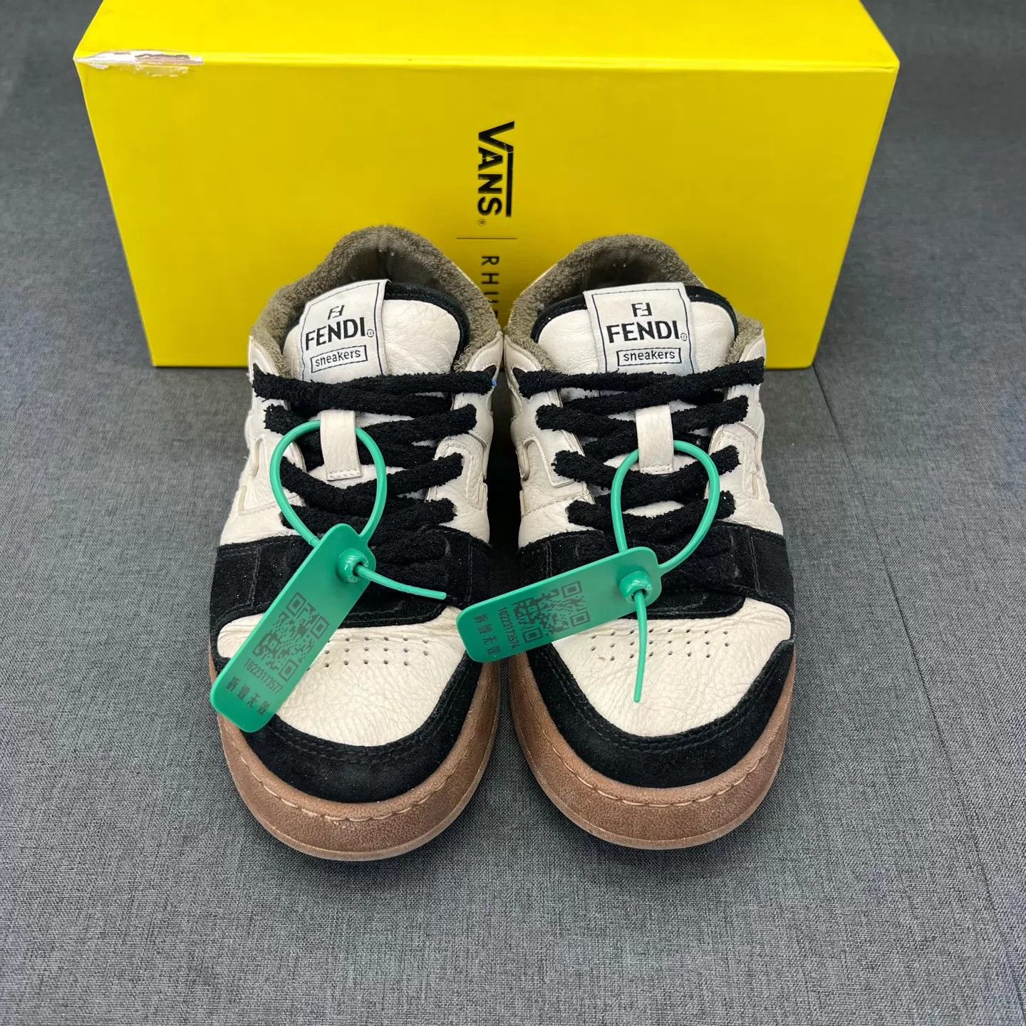 Fendi Fendi Match Black & White 37 Size US 6.5 / IT 36.5 - 2 Thumbnail