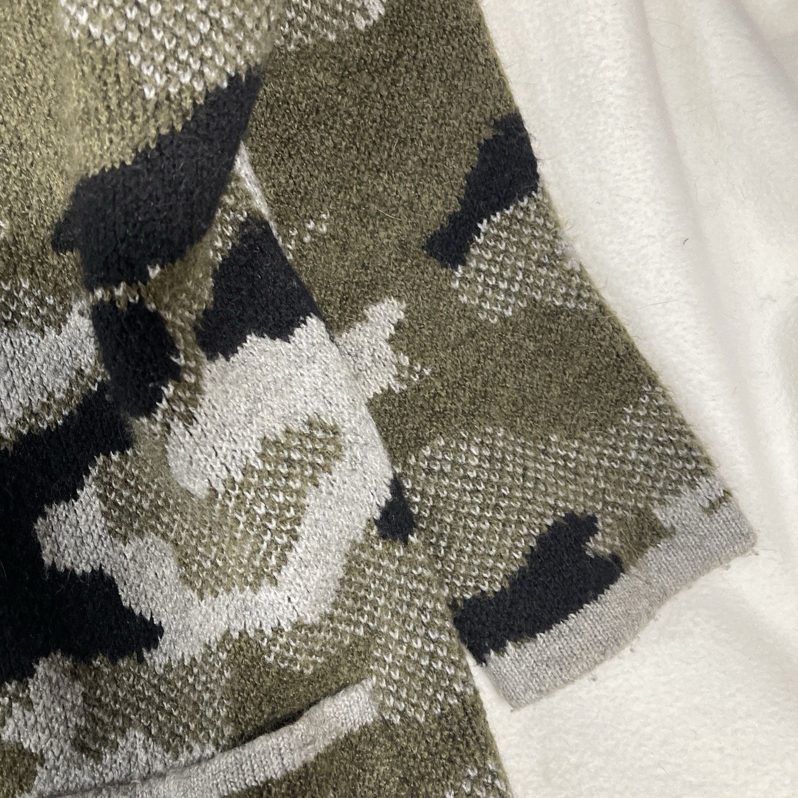 Anthropologie Anthropologie Camo Cardigan Sweater SM Size S / US 4 / IT 40 - 3 Thumbnail
