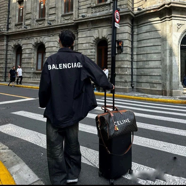 Balenciaga balenciaga logo shirt with slight wear Size US M / EU 48-50 / 2 - 3 Thumbnail
