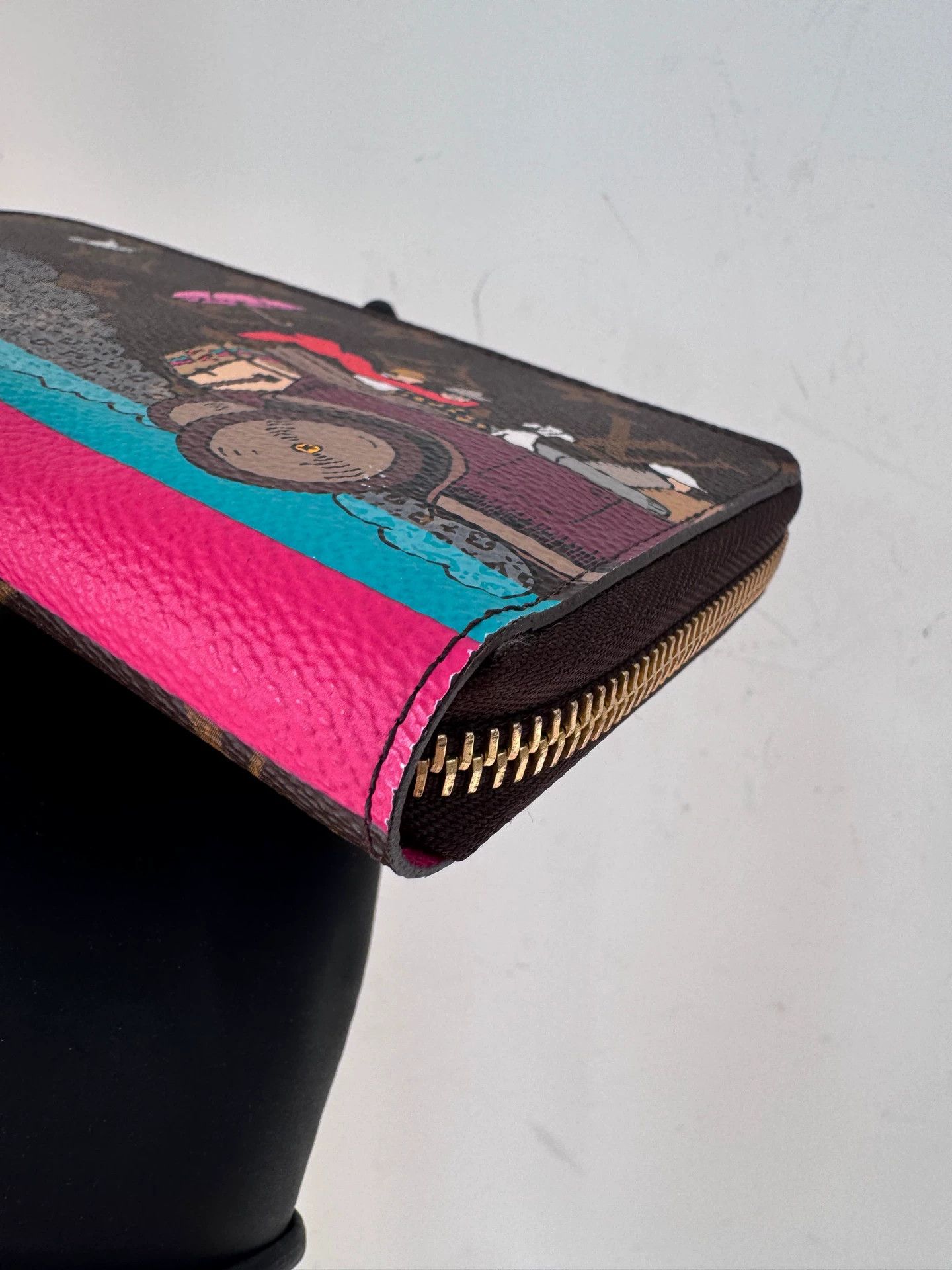 Louis Vuitton LV Women's 98NEW Tintin Graffiti LE Long Wallet Size ONE SIZE - 9 Thumbnail