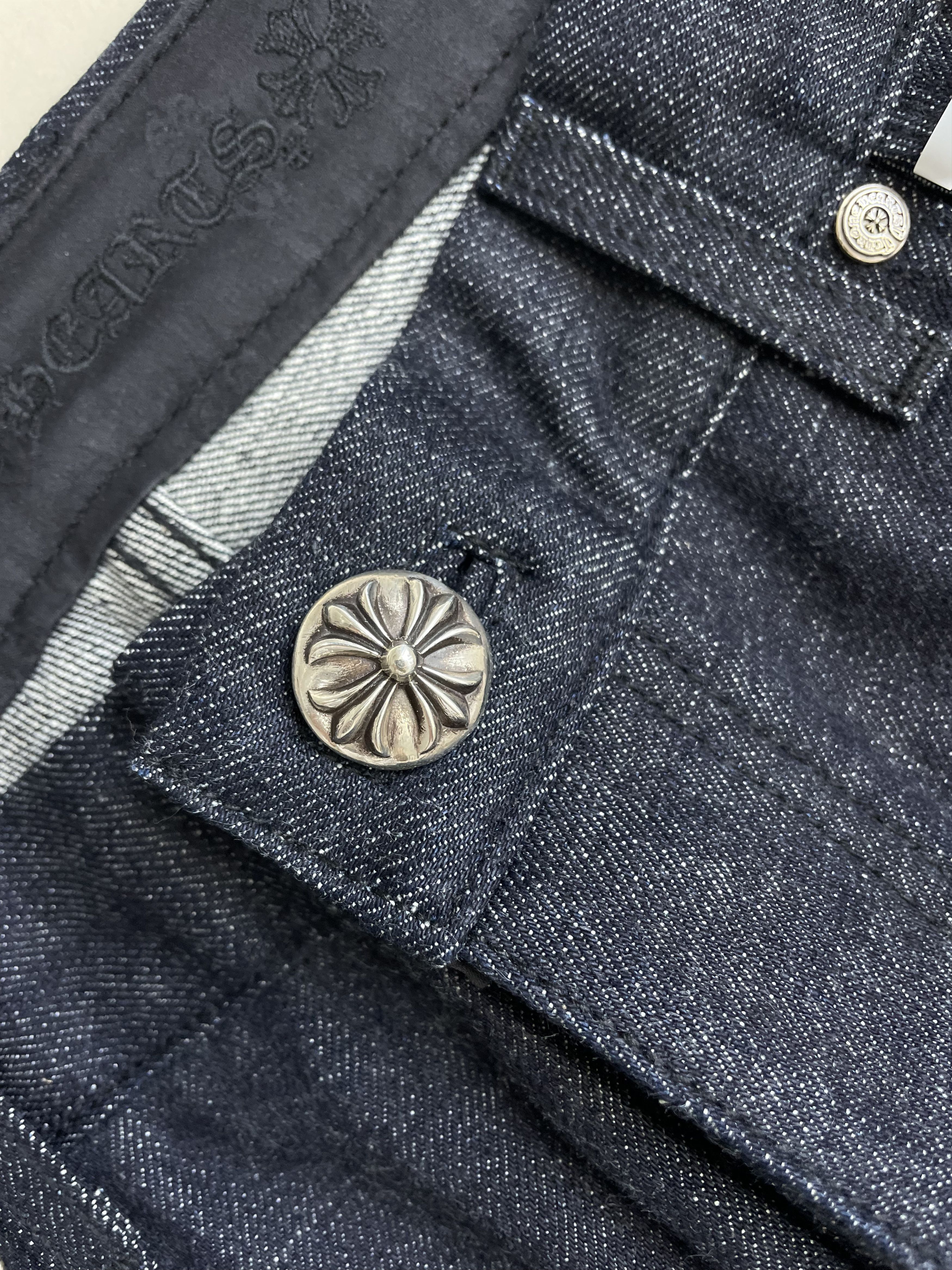 Chrome Hearts Chrome Hearts KS Cross Button Indigo Jeans Size 24" / US 00 / IT 34 - 3 Thumbnail