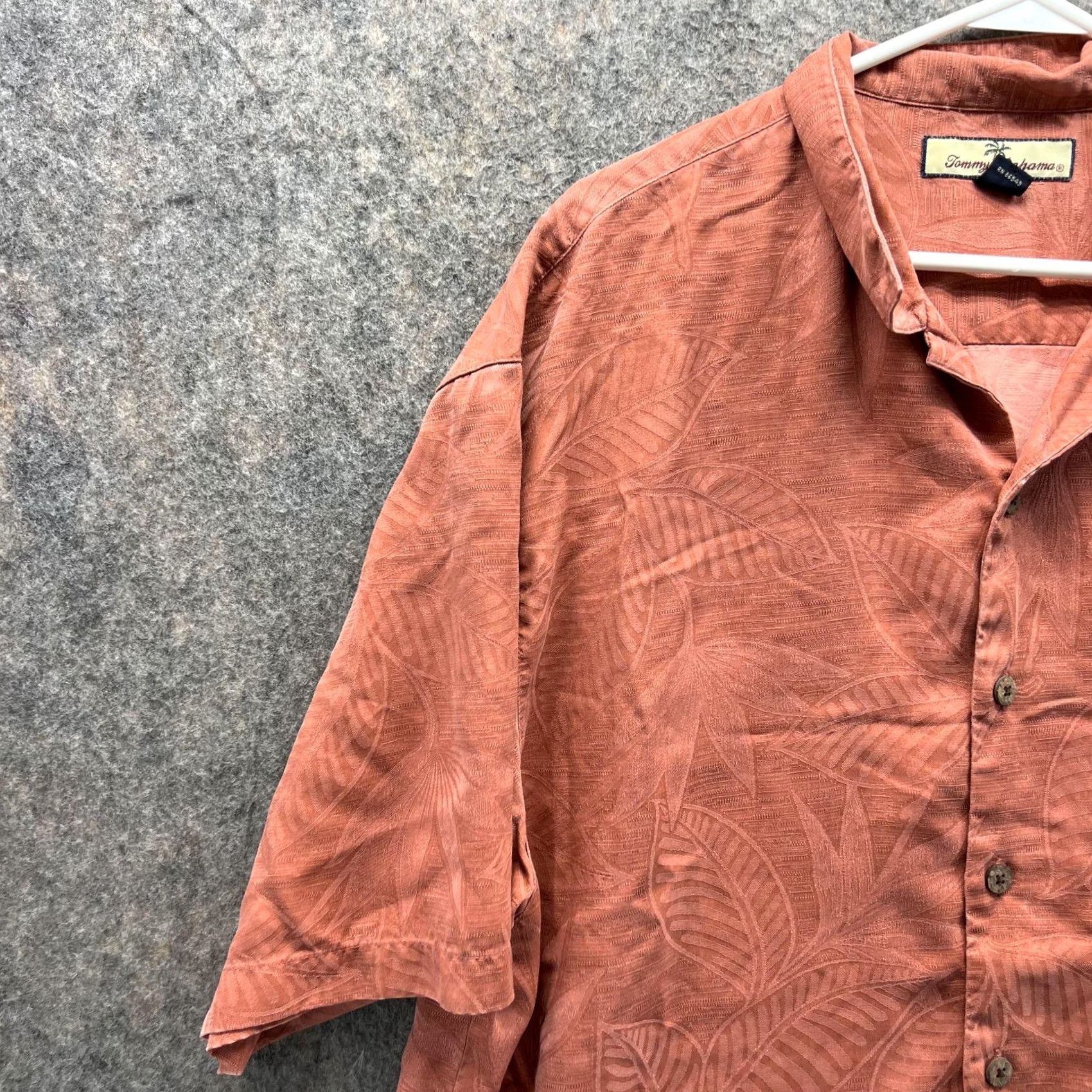 Tommy Bahama VINTAGE Tommy Bahama Shirt Men Large Adult Orange Silk Button-Down Casual/Formal/Workwear 48 in Chest Short Sleeve Button-Up Collared Regular Size US L / EU 52-54 / 3 - 3 Thumbnail