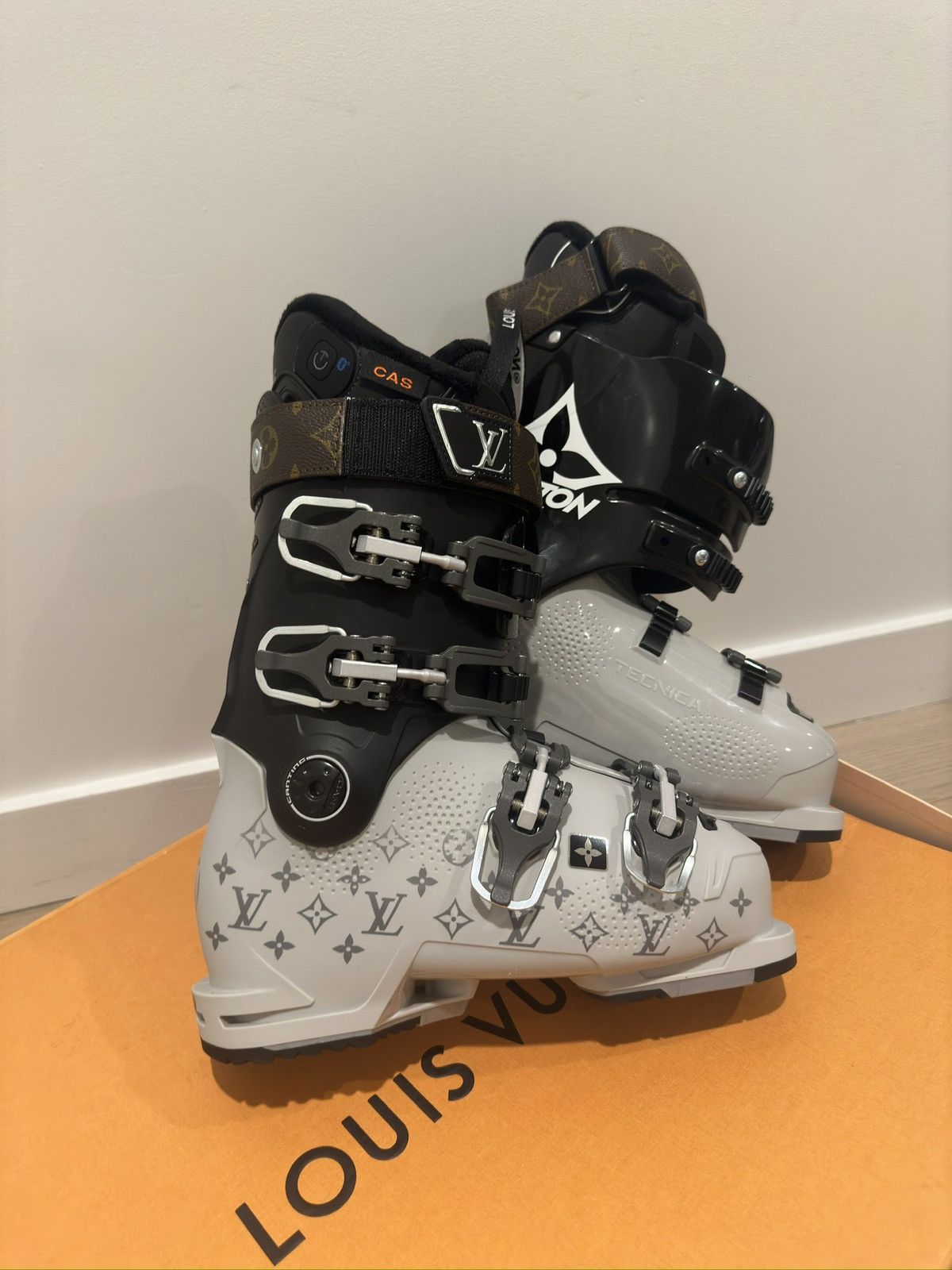 Louis Vuitton Louis Vuitton x Tecnica Skiboots Size US 8 / EU 41 - 3 Thumbnail
