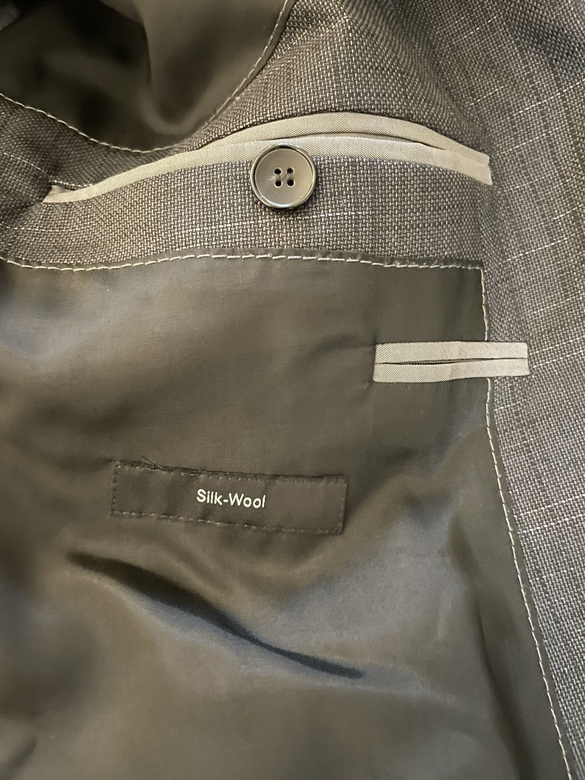 Hugo Boss Huge3/Genius2 Wool and Silk Finely Textured Fleck Suit Size 46R - 10 Thumbnail