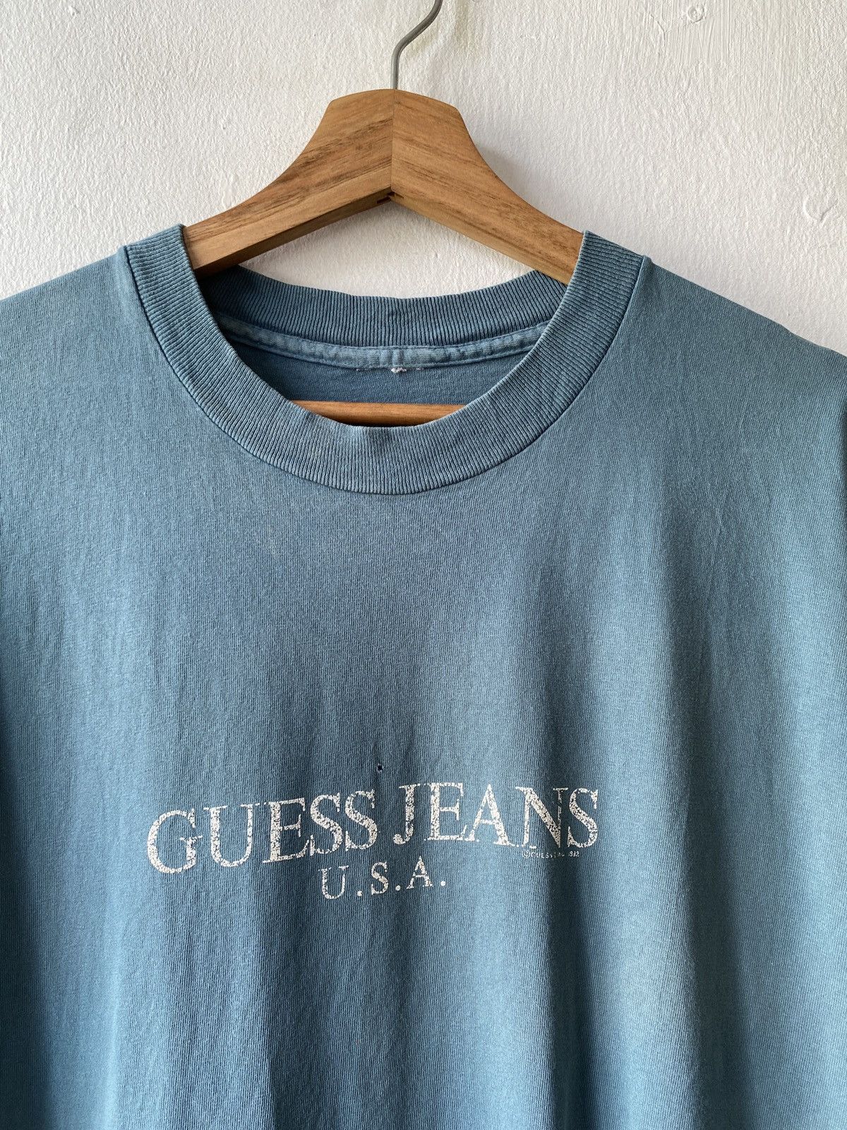 Guess × Vintage Vintage 90’s Guess Centre Logo Distressed T Shirt Size US L / EU 52-54 / 3 - 5 Thumbnail