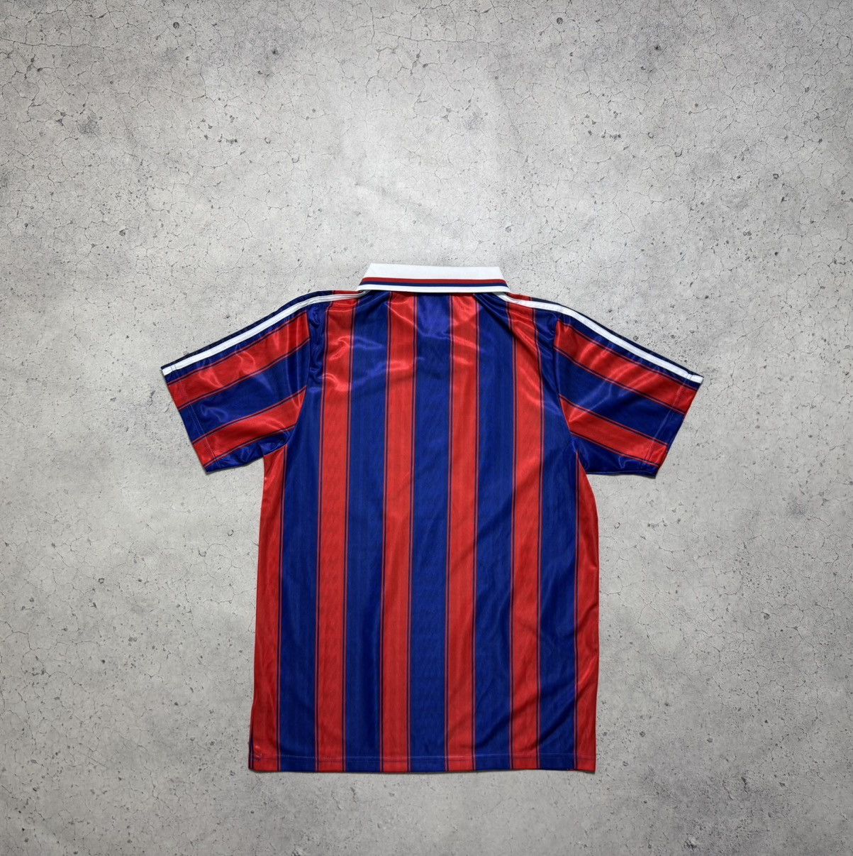 Adidas Adidas FC Bayern Munich 1995/1997 Vintage Soccer Jersey Size US L / EU 52-54 / 3 - 7 Thumbnail