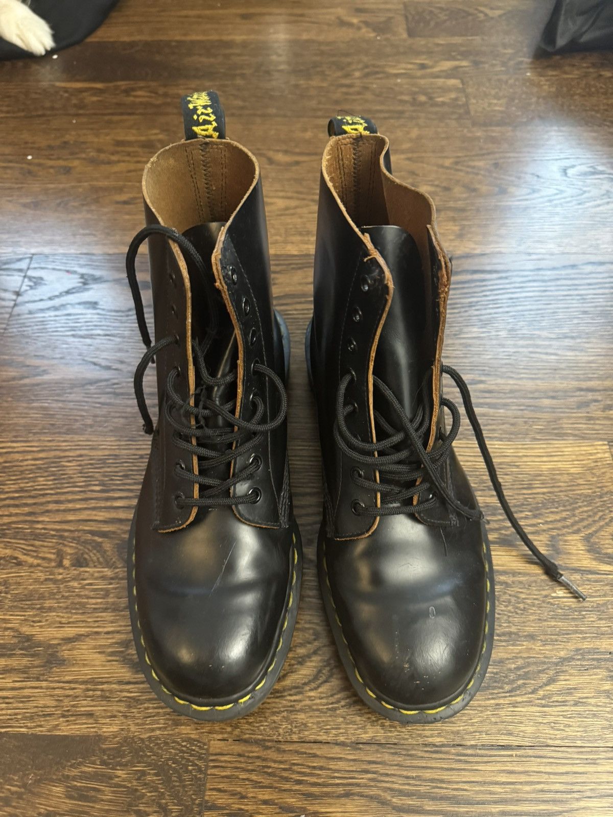 Vtg Rare Dr Martens popular 9218 Burgandy England Patent leather Boots