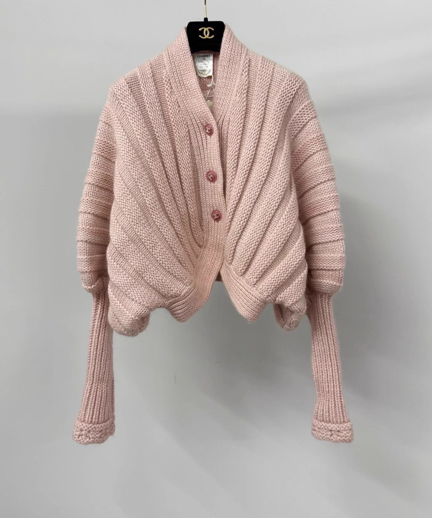 Chanel Chanel Pink Batwing Cashmere Knit Cardigan FR34 Size XS / US 0-2 / IT 36-38 - 1 Thumbnail
