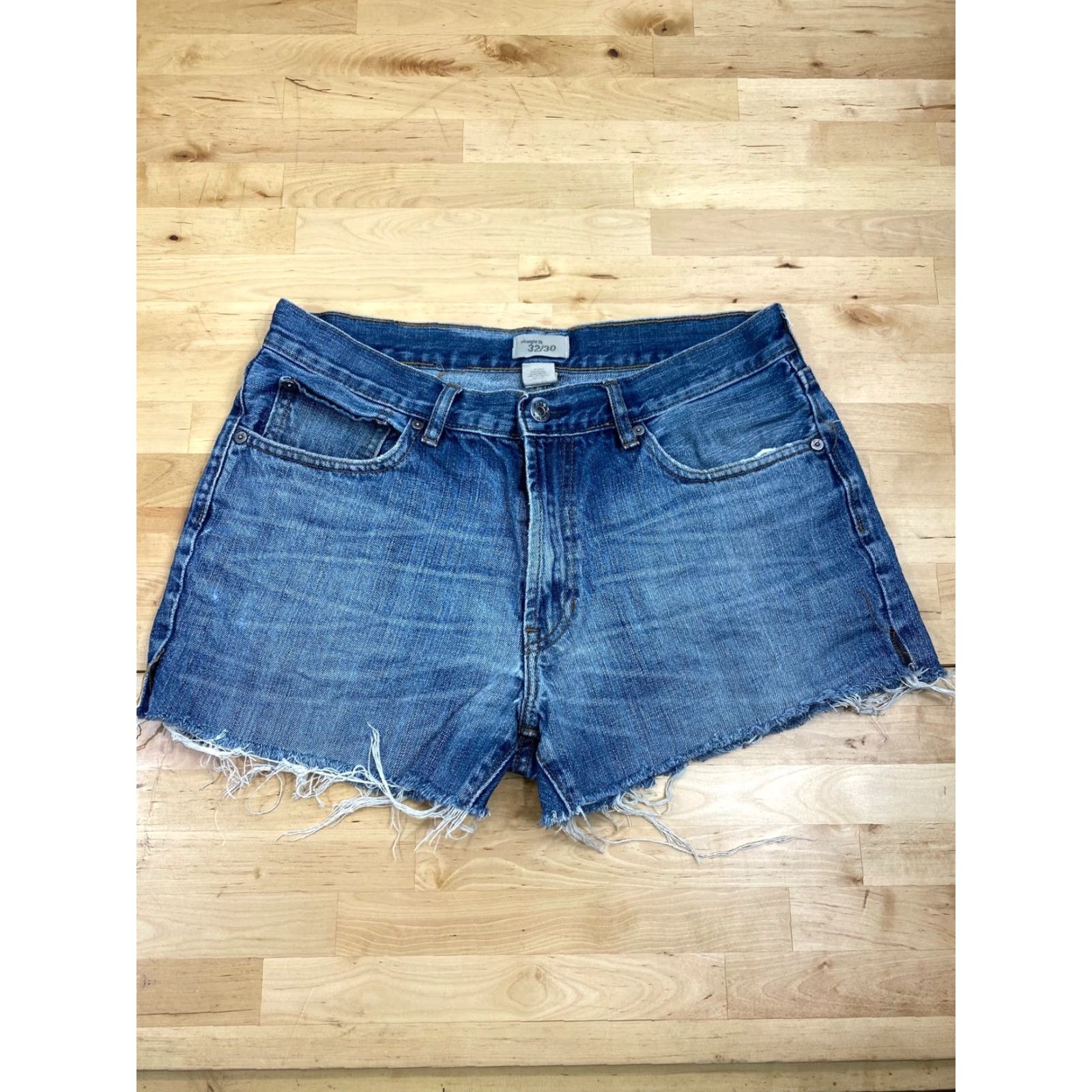 Gap Gap Jeans Womens Size 32/30 Denim Distressed 5-Pocket Belt Loops Zip Button Relaxed Straight Cropped Inseam 3 Blue Pants shorts #1926 Size 24" / US 00 / IT 34 - 2 Thumbnail