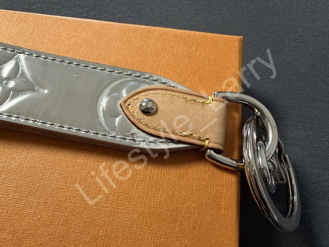 Louis Vuitton Louis Vuitton Dragonne Monogram Mirror Keychain MP3151 Size ONE SIZE - 6 Thumbnail