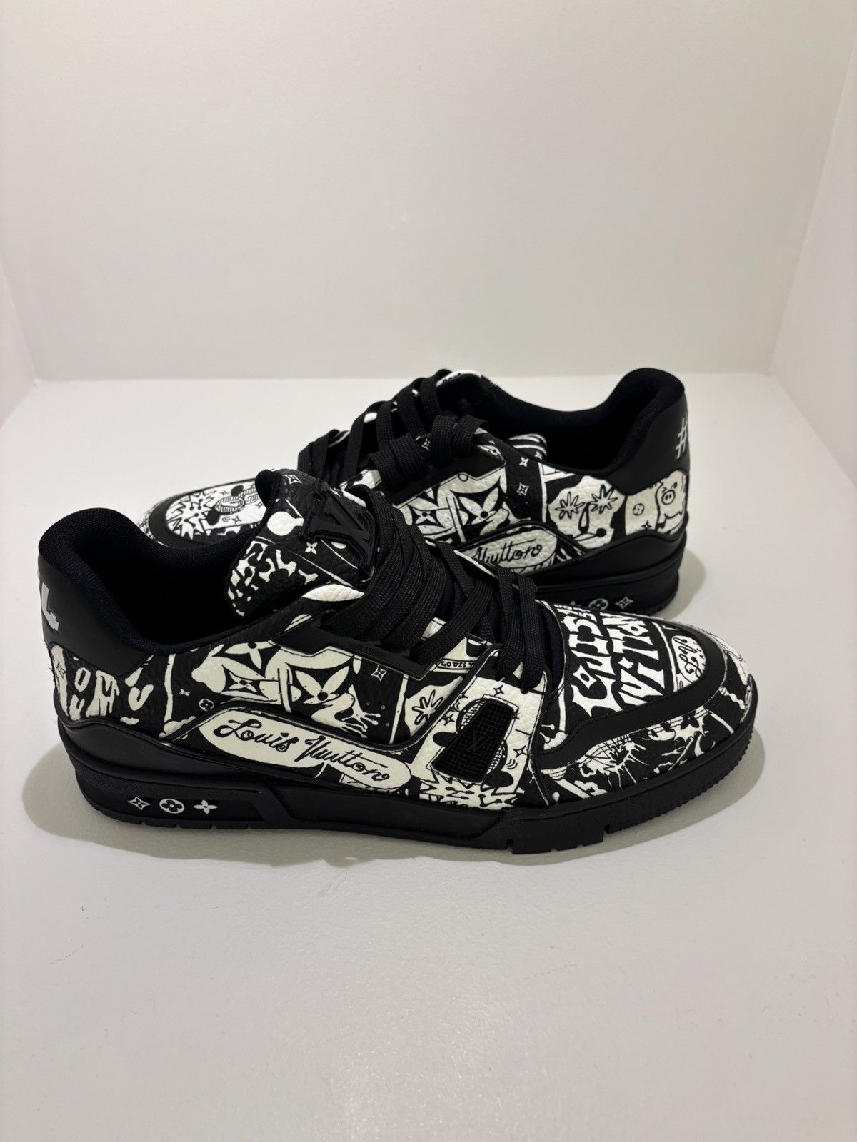 Louis Vuitton Louis Vuitton Black Comic Motif Trainers Size US 10 / EU 43 - 1 Thumbnail