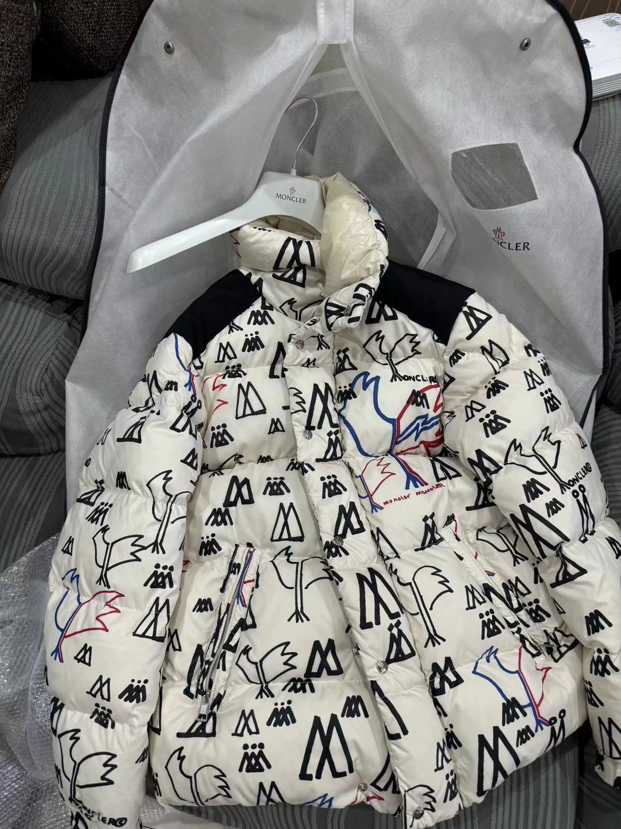 Moncler Moncler Down Jacket New Authentic Size XS / US 0-2 / IT 36-38 - 1 Thumbnail