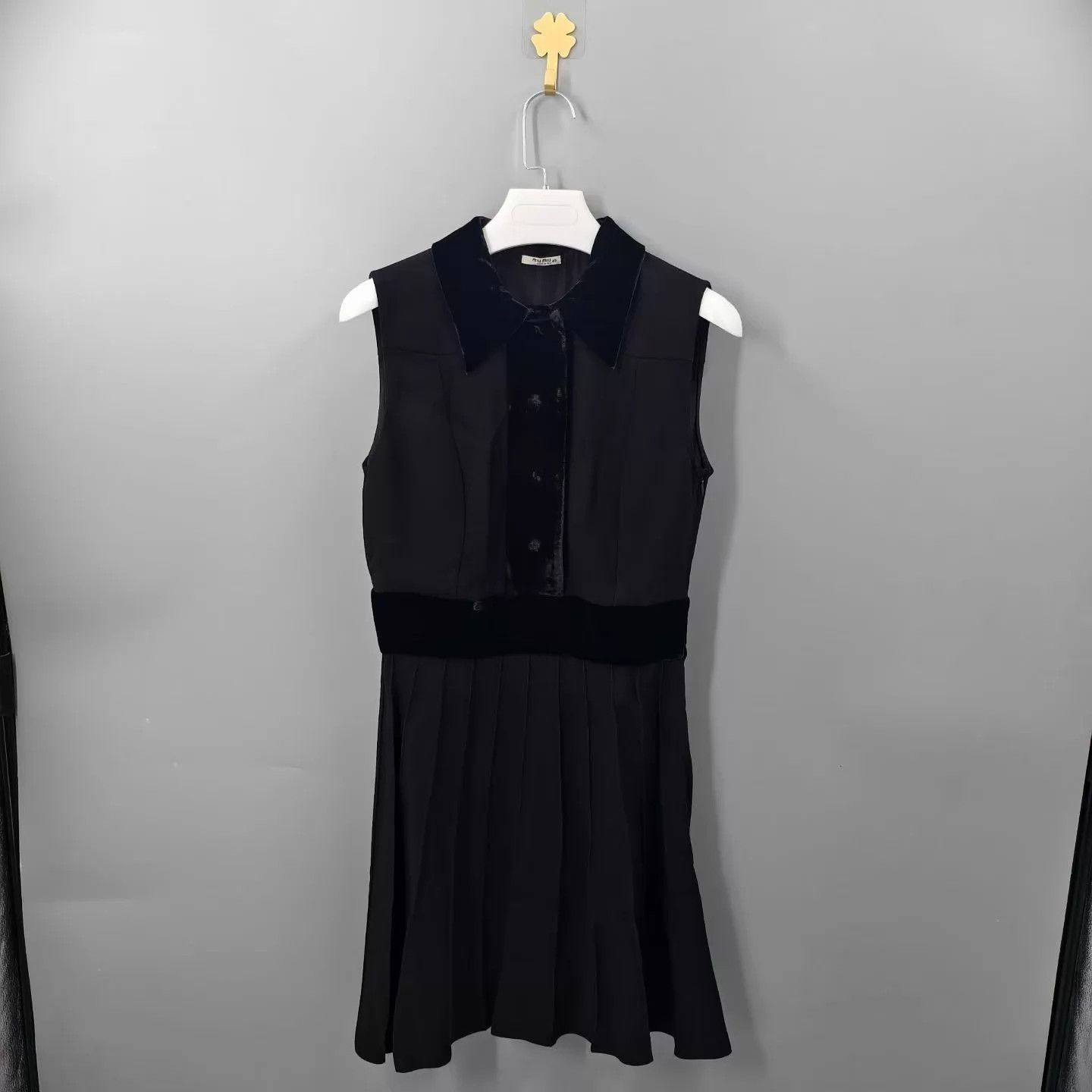 Miu Miu MIU MIU women's black velvet sleeveless dress 40 99 Size S / US 4 / IT 40 - 1 Thumbnail