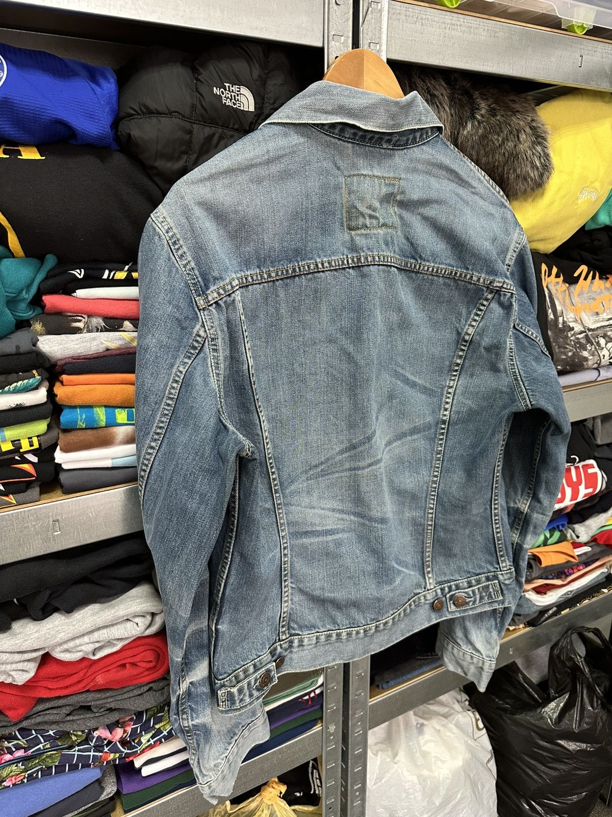 Levi's Vintage Clothing Vintage Levi’s Denim Jacket Washed Blue Trucker 90s Hype Size US XL / EU 56 / 4 - 12 Thumbnail