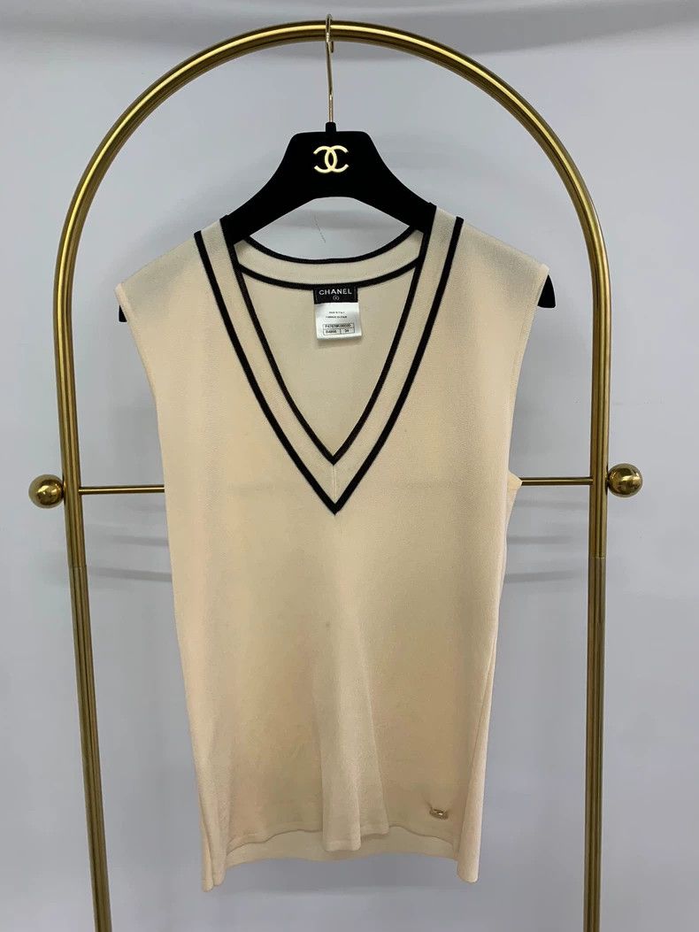 Chanel Chanel V-neck vest Size XXS / US 00 / IT 34 - 1 Thumbnail