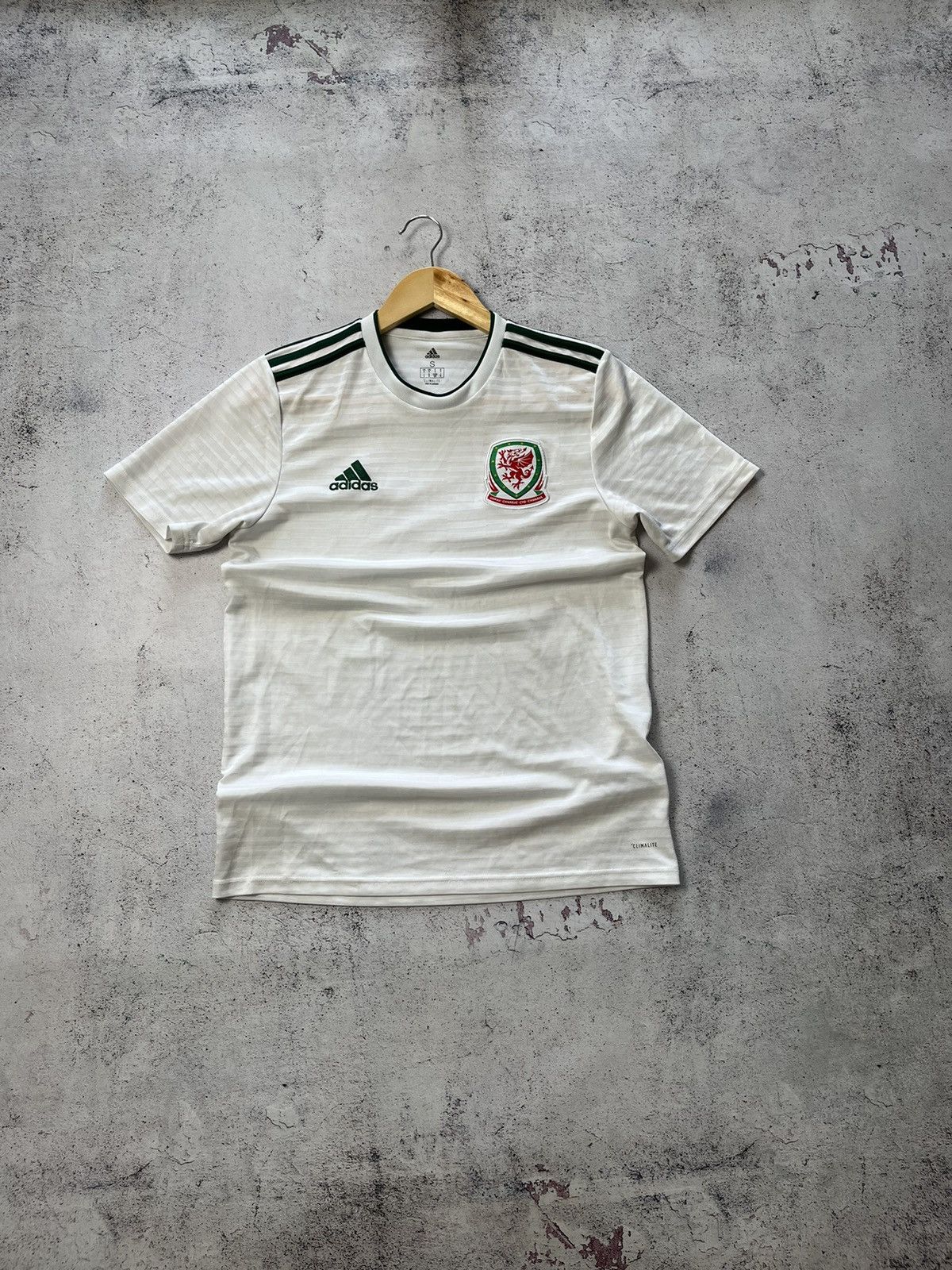 Adidas WALES NATIONALS 2018 2019 AWAY FOOTBALL SOCCER JERSEY ADIDAS Size US S / EU 44-46 / 1 - 1 Thumbnail