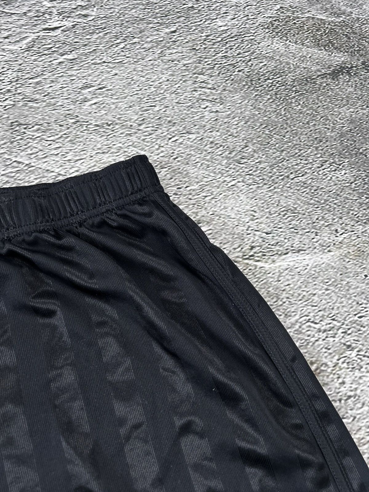 Nike × Vintage Nike vintage black shorts small swoosh 2000s Size US 32 / EU 48 - 3 Thumbnail
