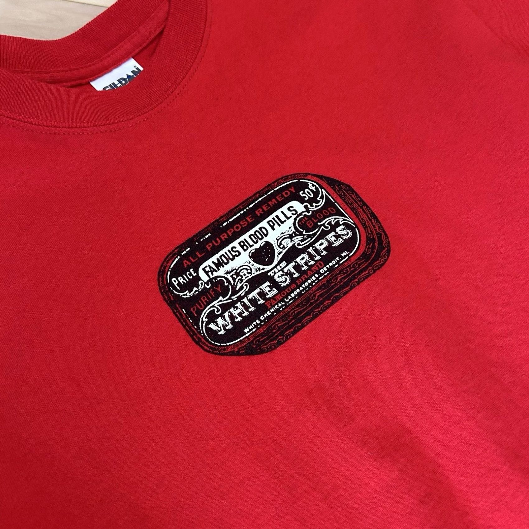 Gildan VINTAGE The White Stripes Famous Blood Pills Tee Red T-Shirt Short Sleeve Size Medium Mens Muscle? Size US M / EU 48-50 / 2 - 3 Thumbnail