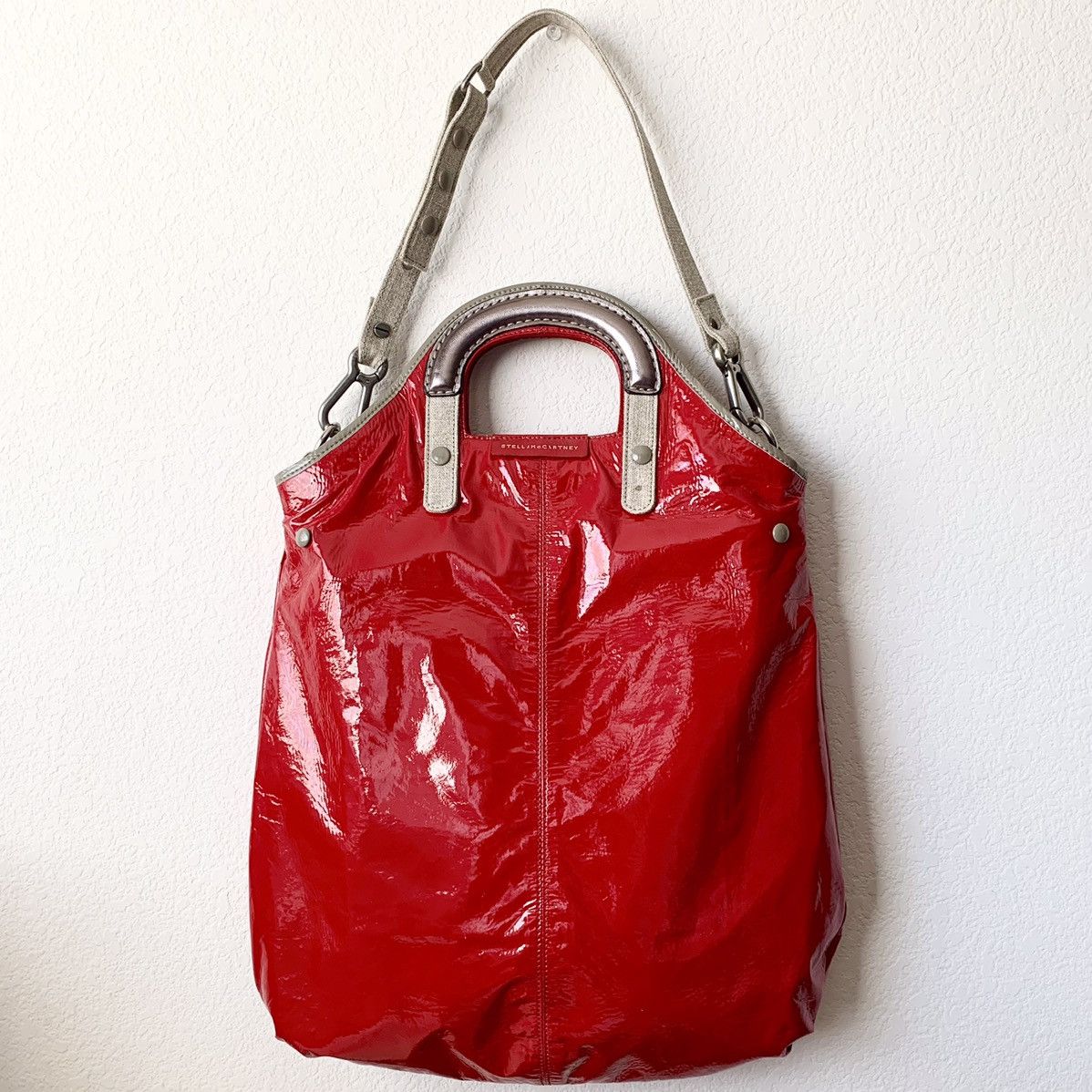 Stella McCartney Patent cherry red shiny tote bag Size ONE SIZE - 1 Thumbnail