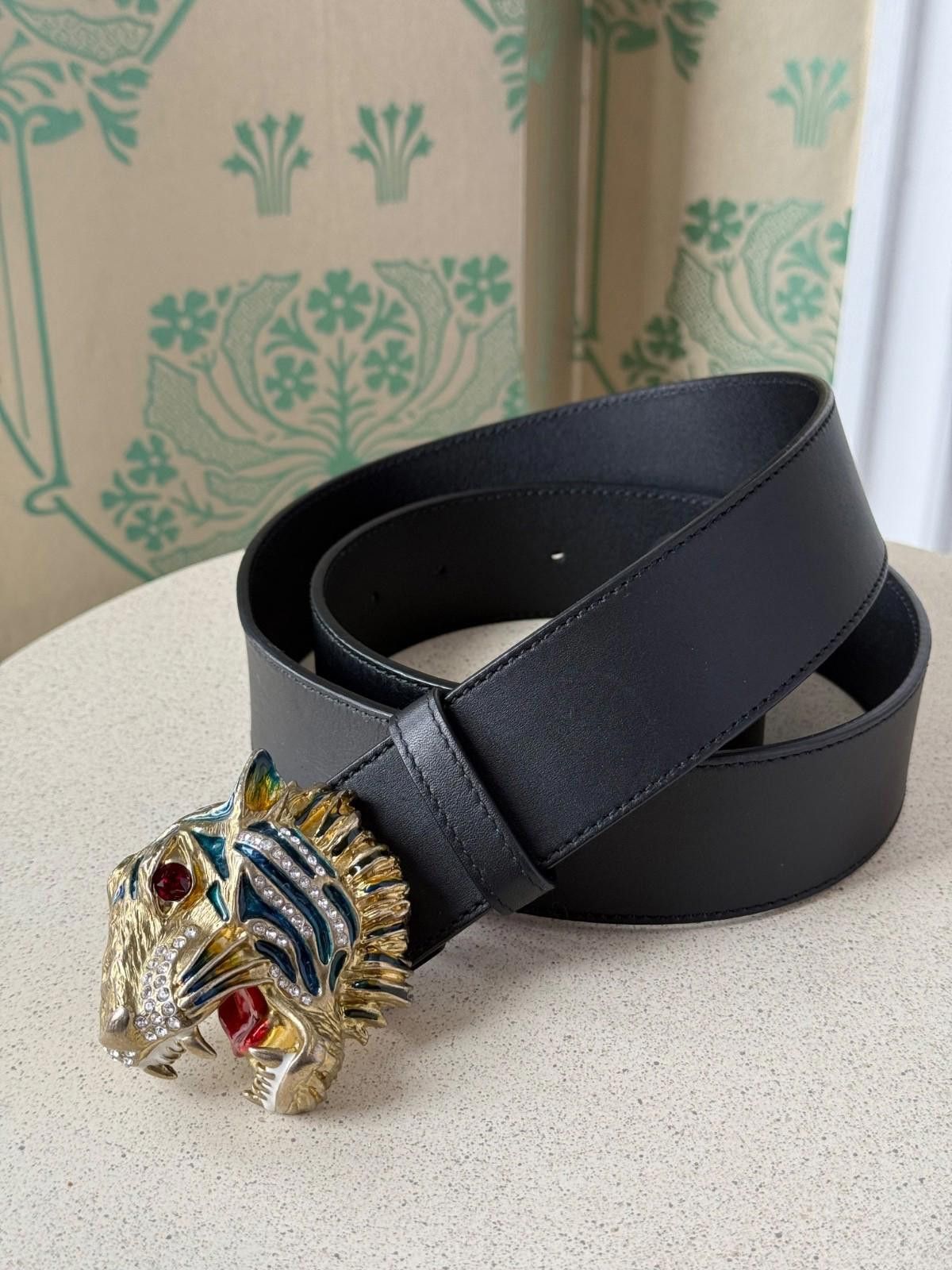 Gucci Gucci Tiger Head Rhinestines Black Leather Buckle Belt 95 Size 32 - 1 Thumbnail