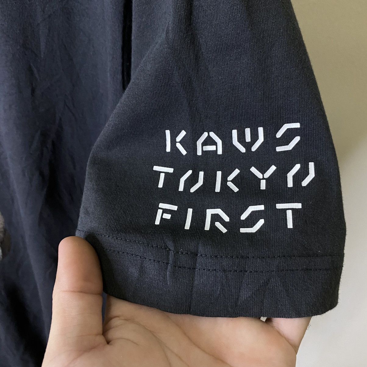 Kaws Kaws Tokyo First x Uniqlo UT Collaboration Tee Travis Style Size US XL / EU 56 / 4 - 3 Thumbnail