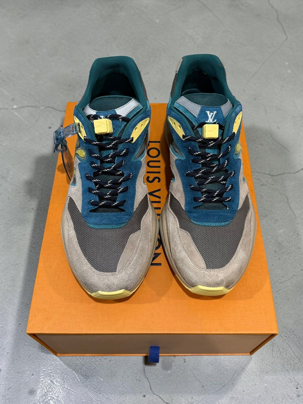 Louis Vuitton LV Louis Vuitton Trail Sneaker blue beige yellow size 9 Size US 9 / EU 42 - 6 Thumbnail