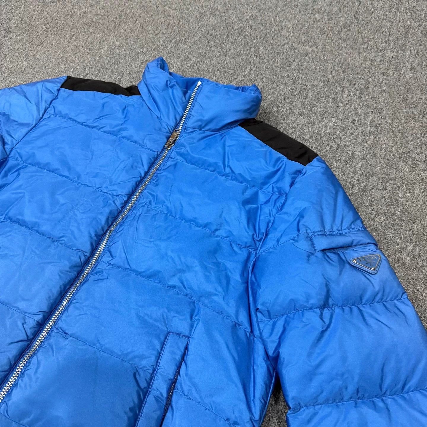 Prada Prada black blue colorblock logo down jacket size48 99new Size US M / EU 48-50 / 2 - 3 Thumbnail