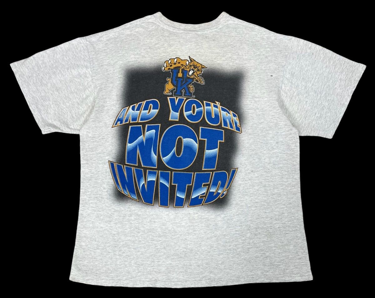 NBA 90s Distressed Vintage Kentucky Wildcats Basketball tee Size US XL / EU 56 / 4 - 2 Thumbnail