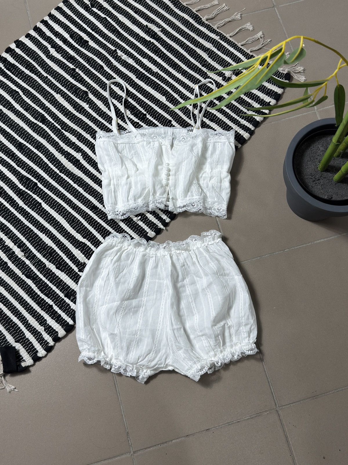 Other VINTAGE WHITE LACE SLEEPWEAR SET Size ONE SIZE - 1 Thumbnail