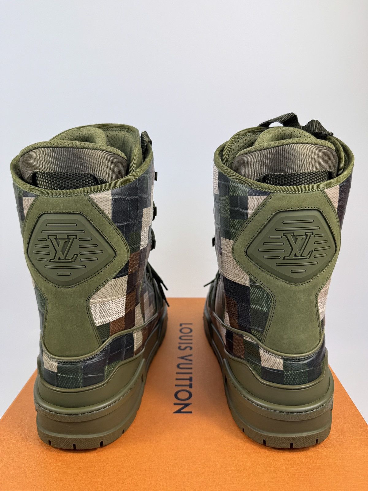 Louis Vuitton LOUIS VUITTON CAMO SNOW BOOTS TRAINERS RARE Size US 8 / EU 41 - 4 Thumbnail