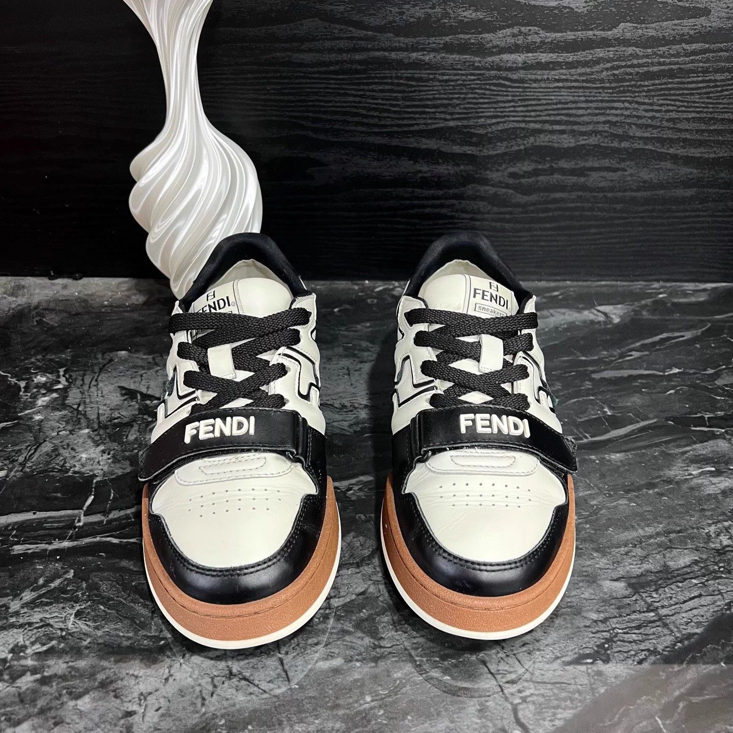 Fendi Fendi 42 black white panda low top sneaker Size US 9 / EU 42 - 2 Thumbnail