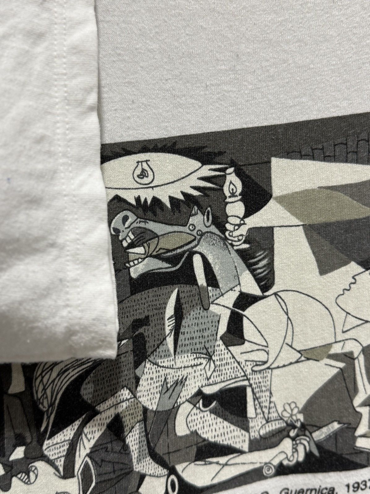 Vintage Vintage 90s Pablo Picasso Guernica Art Tee Size US L / EU 52-54 / 3 - 6 Thumbnail