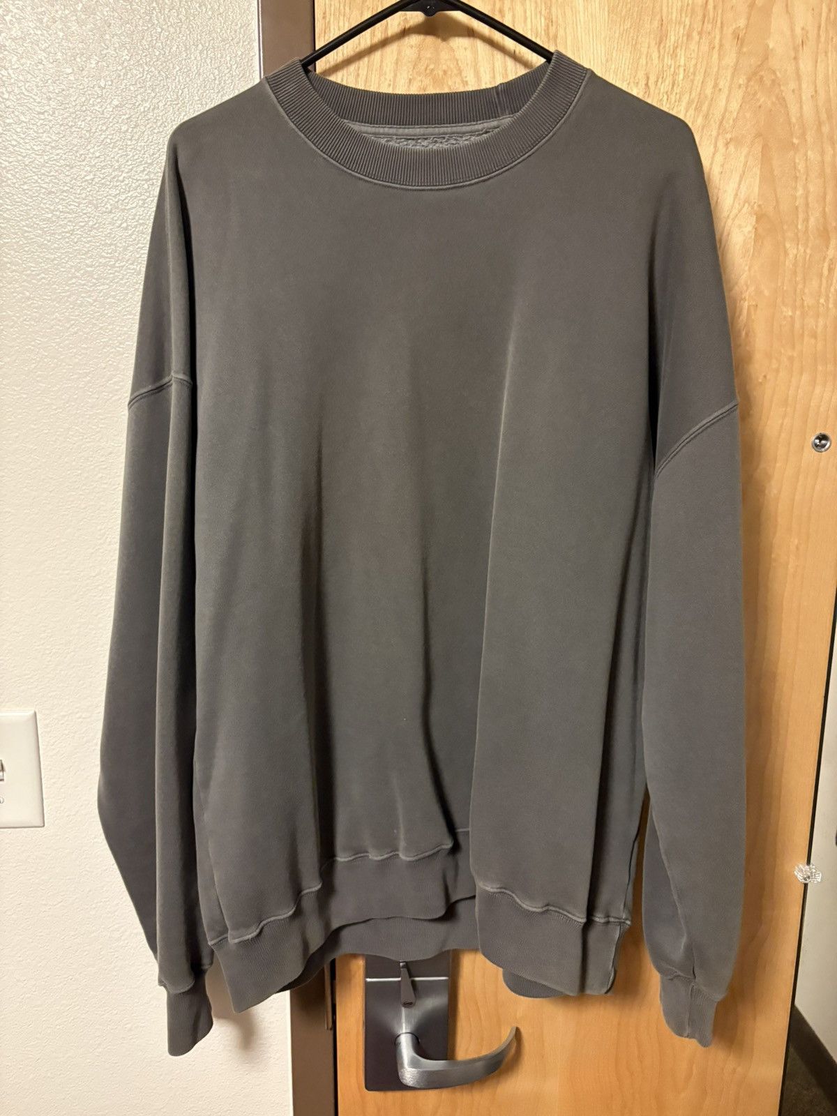 Abercrombie & Fitch Black grey large crewneck Size US L / EU 52-54 / 3 - 1 Thumbnail
