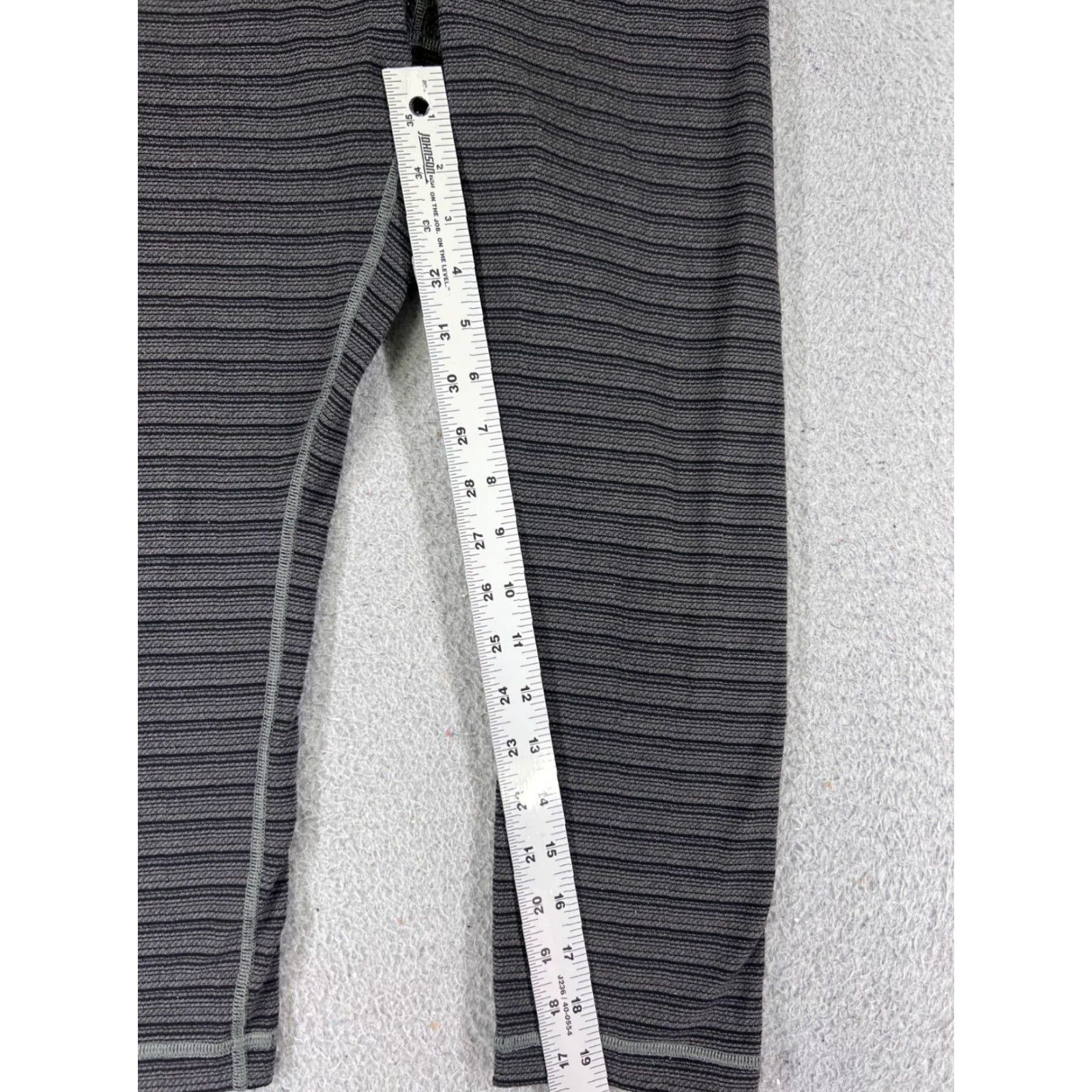 Lululemon LULULEMON Women's 6 Gray Wunder Under Crop II Textured Stripe Yoga Pants Luxtreme Athleisure Size 28" / US 6 / IT 42 - 5 Thumbnail
