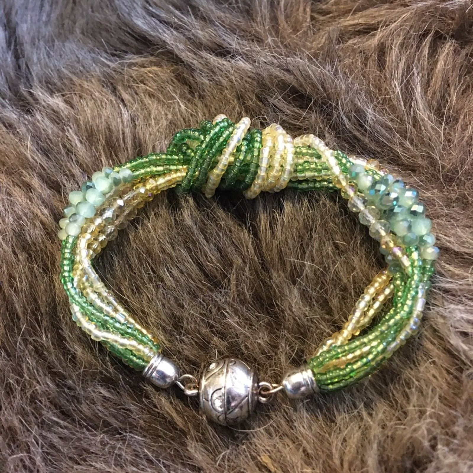 Jewelry Knotted seed bead magnetic clasp bracelet Size ONE SIZE - 5 Thumbnail