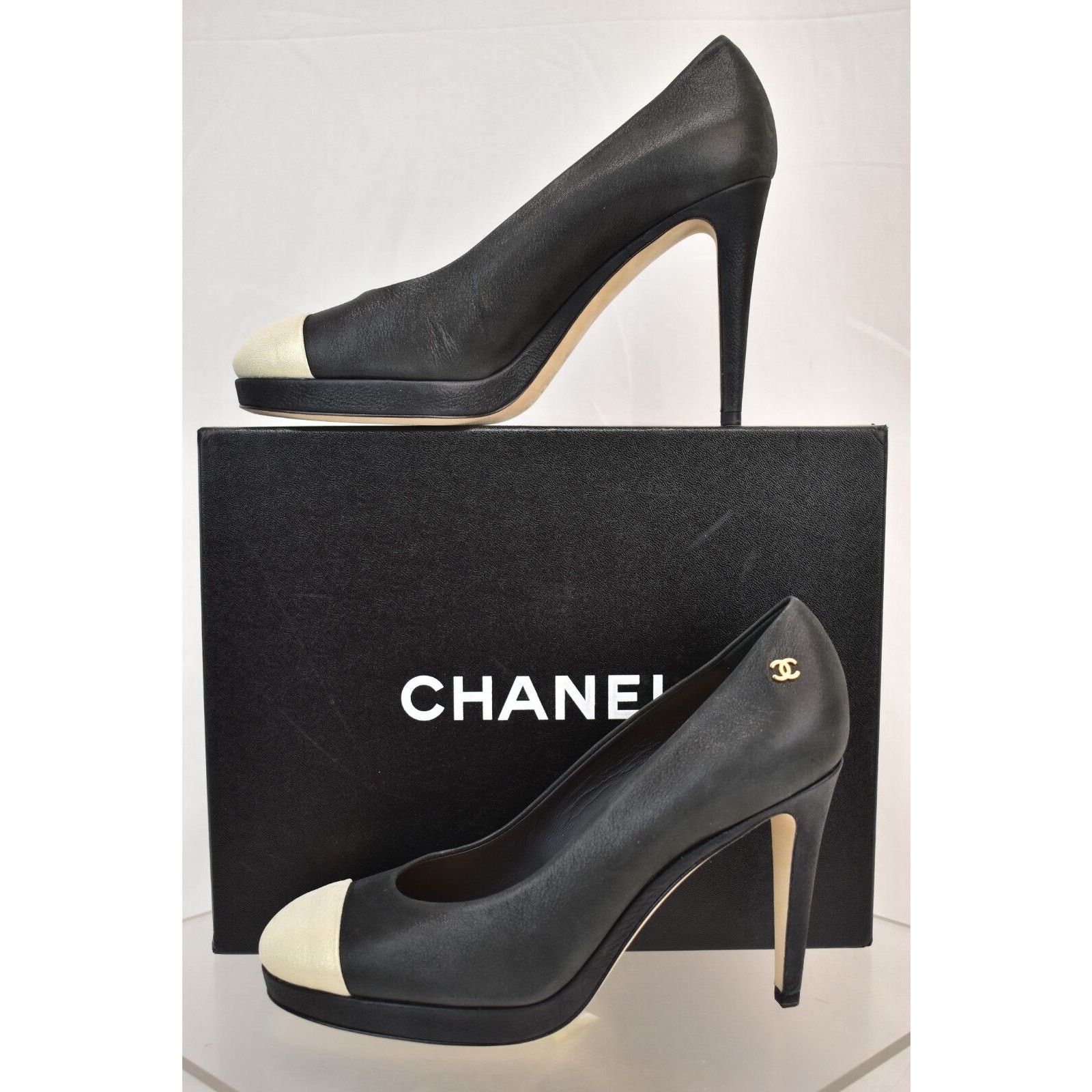 Chanel BLACK BUFFALO LEATHER GOLD CAP CC PLATFORM HEELS PUMPS 39.5 Size US 9.5 / IT 39.5 - 2 Thumbnail