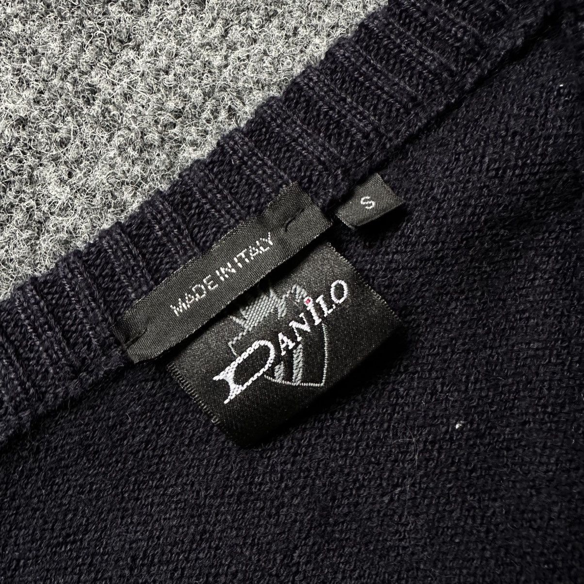 Hypebeast VTG Knit Wool V Neck Sweater Danilo Size S Y2K 00s USA Hype Size US S / EU 44-46 / 1 - 8 Thumbnail