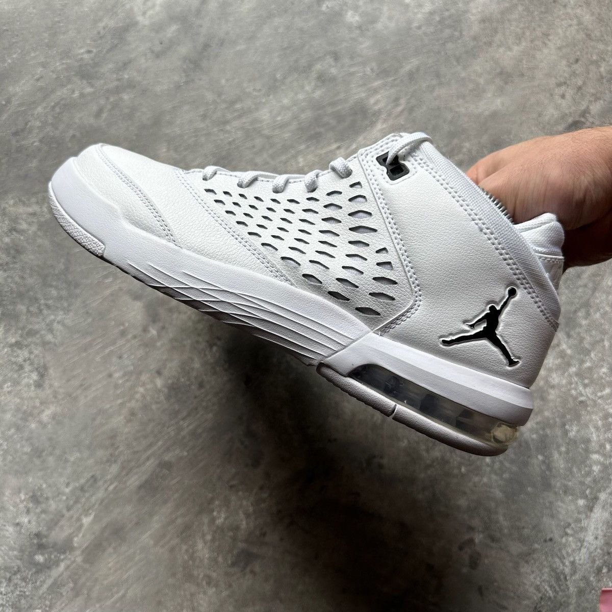 Jordan Brand × Nike Nike Jordan Max Aura 5 White/Black Size US 9.5 / EU 42-43 - 6 Thumbnail