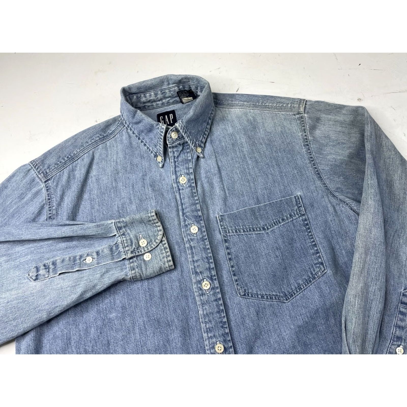 Gap VINTAGE Gap Shirt Mens S Blue Denim Long Sleeve Button Up Pocket 100% Cotton 90s Size US S / EU 44-46 / 1 - 2 Thumbnail