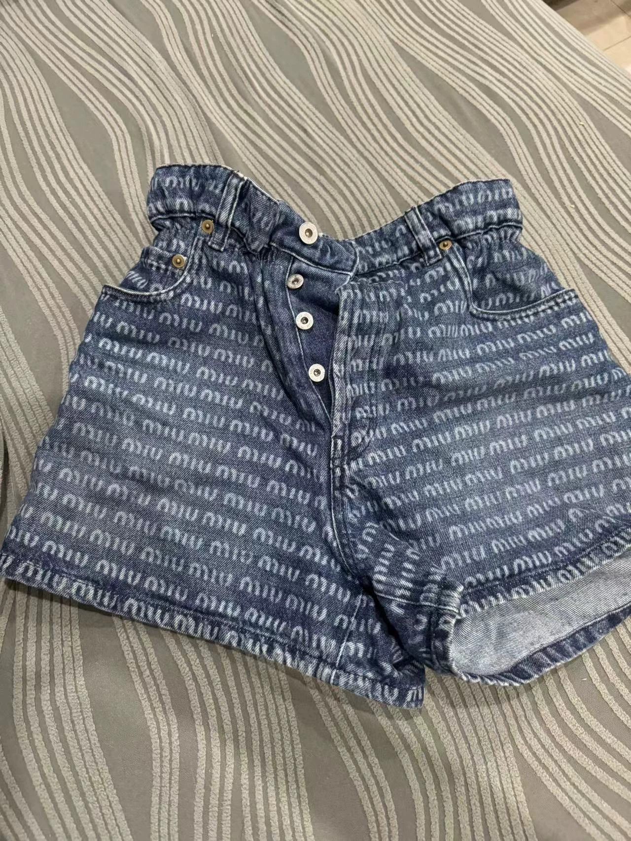 Miu Miu MIU MIU 24 New Authentic Women's Shorts Size 27" / US 4 / IT 40 - 1 Thumbnail