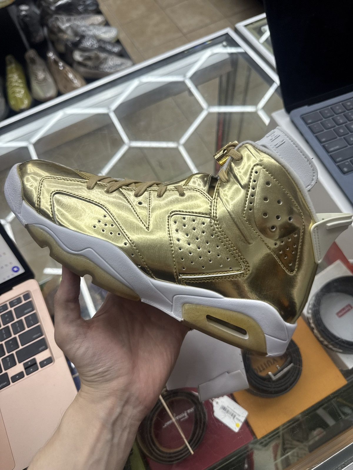 Jordan Brand Size 10 - Air Jordan 6 Retro Pinnacle (854271-730) Size US 10 / EU 43 - 16 Thumbnail
