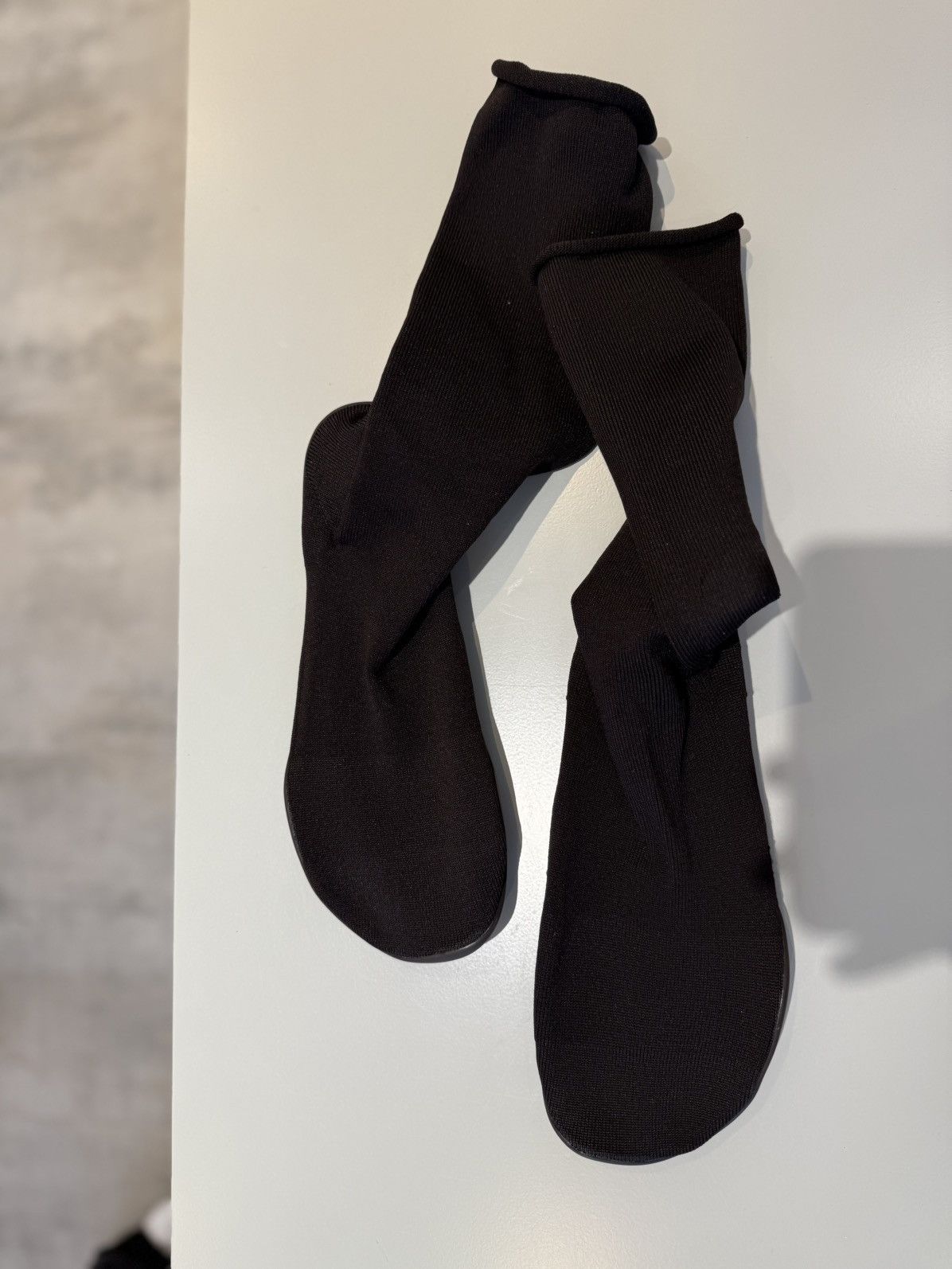 Adidas Yeezy Pods Black Size US 12 / EU 45 - 2 Thumbnail