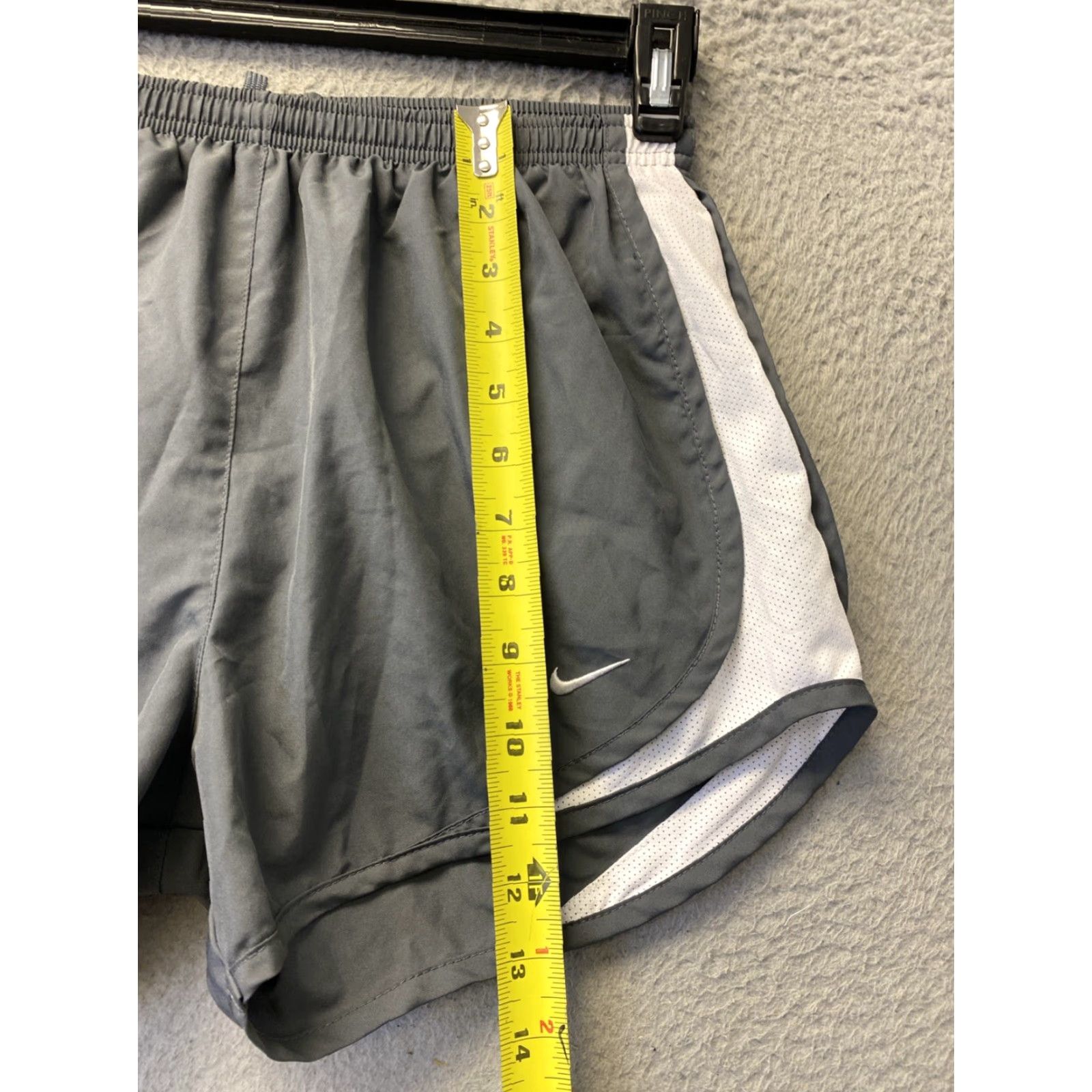 Nike Nike Dri-Fit Women's Activewear Shorts Size S Gray Drawstring 123-8 Size 28" / US 6 / IT 42 - 4 Thumbnail