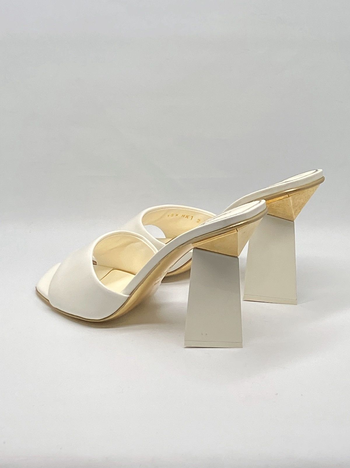 Valentino Valentino Garavani One Stud patent Leather Sandals size 38.5 Size US 8.5 / IT 38.5 - 11 Thumbnail