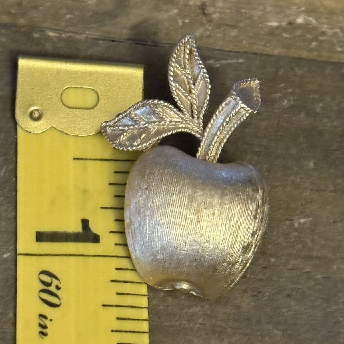Vintage Vintage Avon 1974 gilded apple brooch Size ONE SIZE - 2 Thumbnail