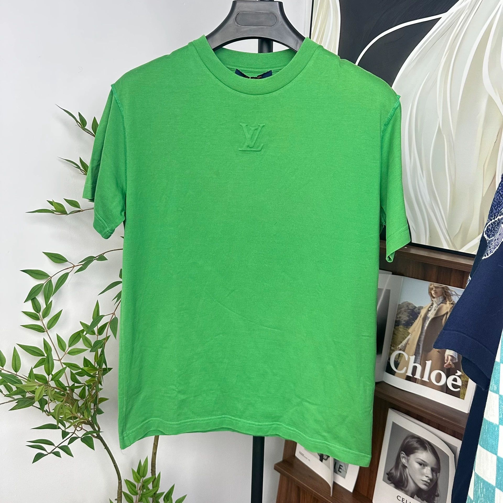 Louis Vuitton louis vuitton green embossed logo short sleeve tee Size US S / EU 44-46 / 1 - 1 Thumbnail