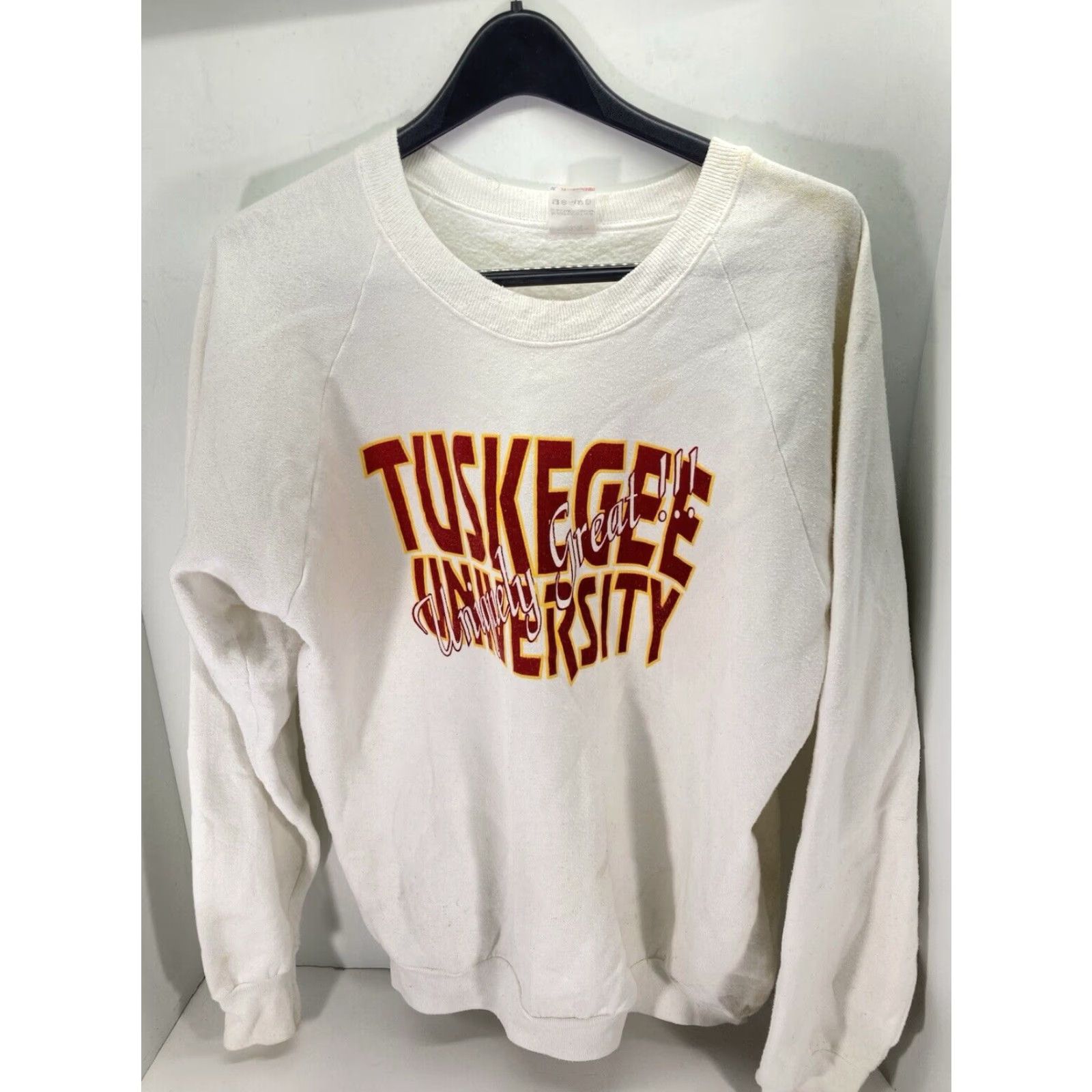 Fruit Of The Loom VINTAGE Tuskegee University Sweatshirt Men XL White Long Sleeve Pullover Crew Neck Graphic Print University Theme Mens Size US XL / EU 56 / 4 - 2 Thumbnail