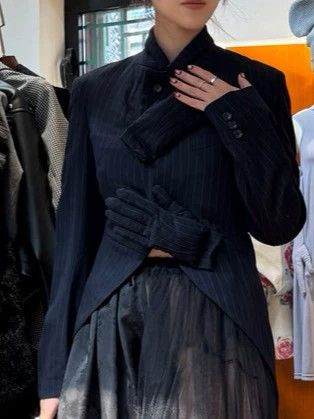 Comme des Garcons Comme Des Garcons Deconstructing hand shaped suit jacket 25 Size S / US 4 / IT 40 - 1 Thumbnail